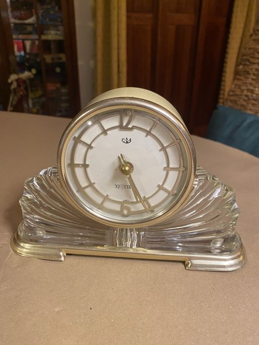 Relógio de Mesa Soviético, modelo ‘Kristal’. Art déco.
