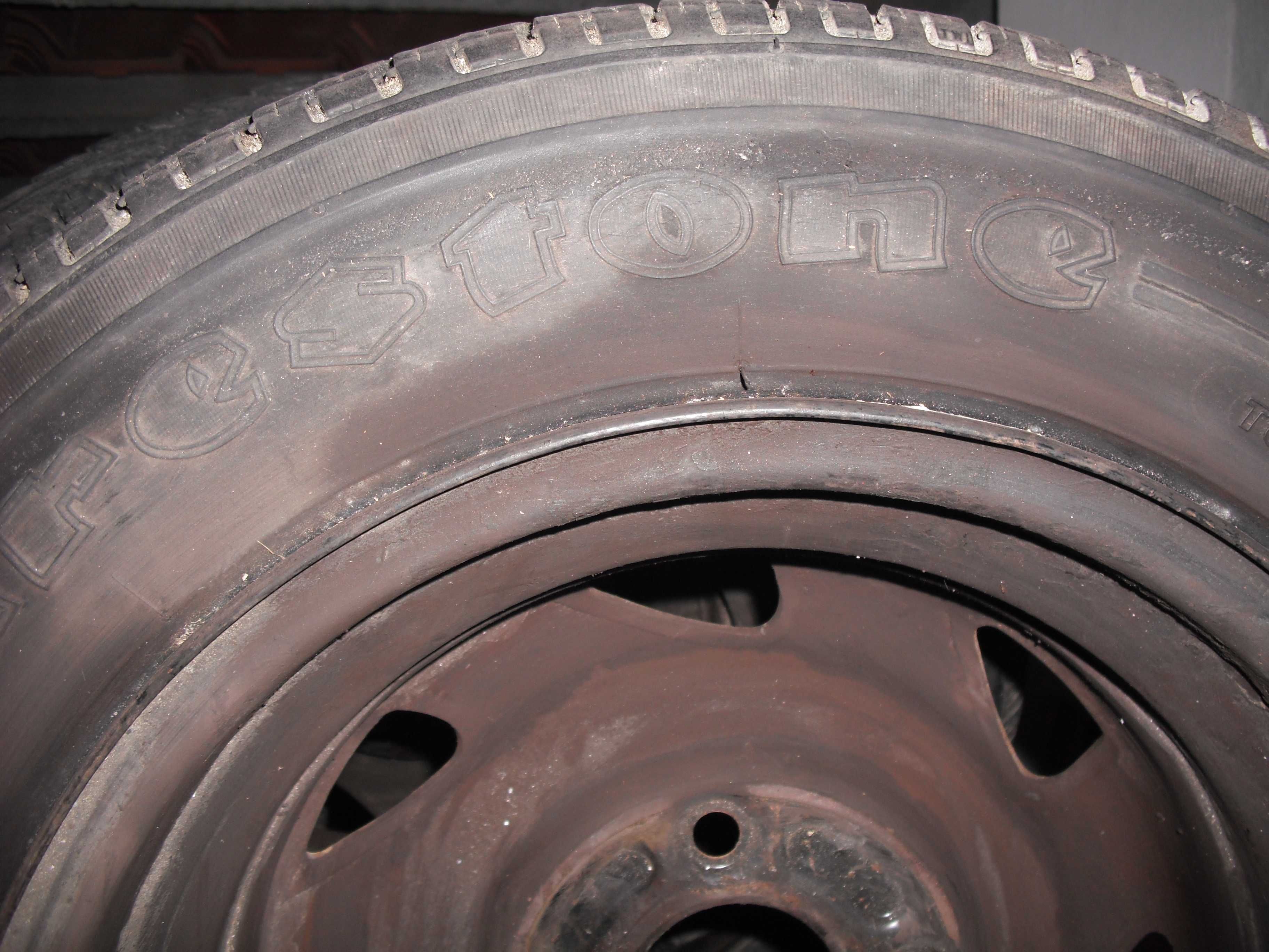 Vendo pneu 155/70  R13 da Michelin e Firestone