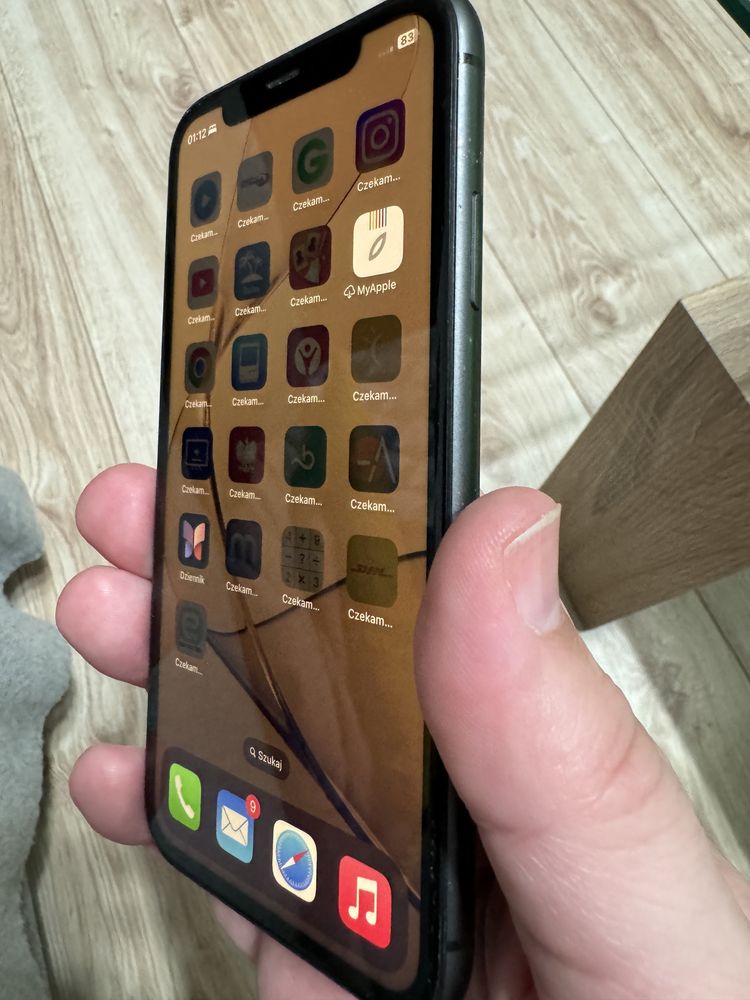 iPhone 11 Black 128Gb z oryginalnymi akcesoriami