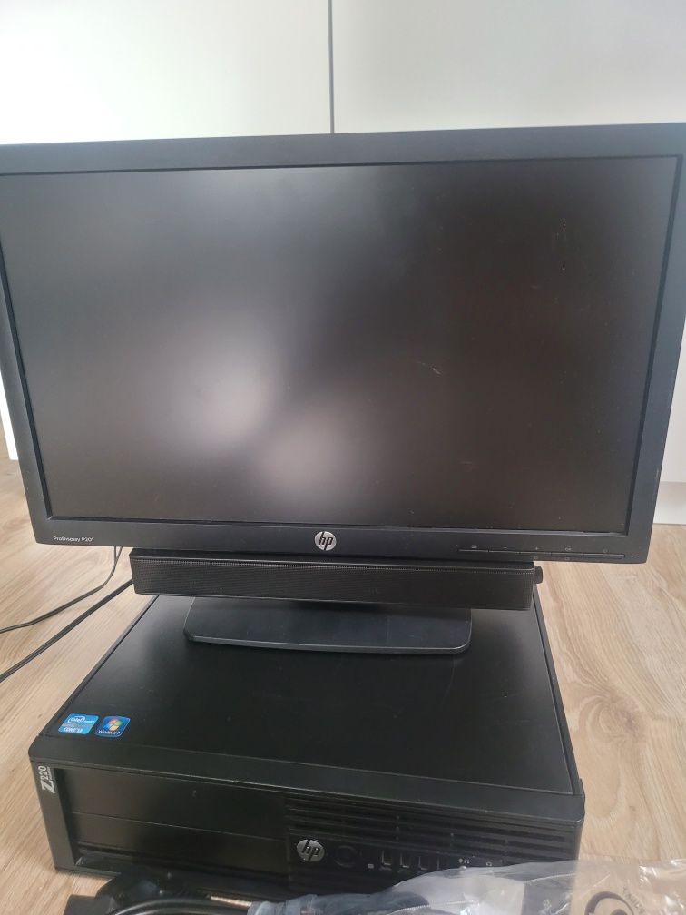 Komputer biurowy z monitorem