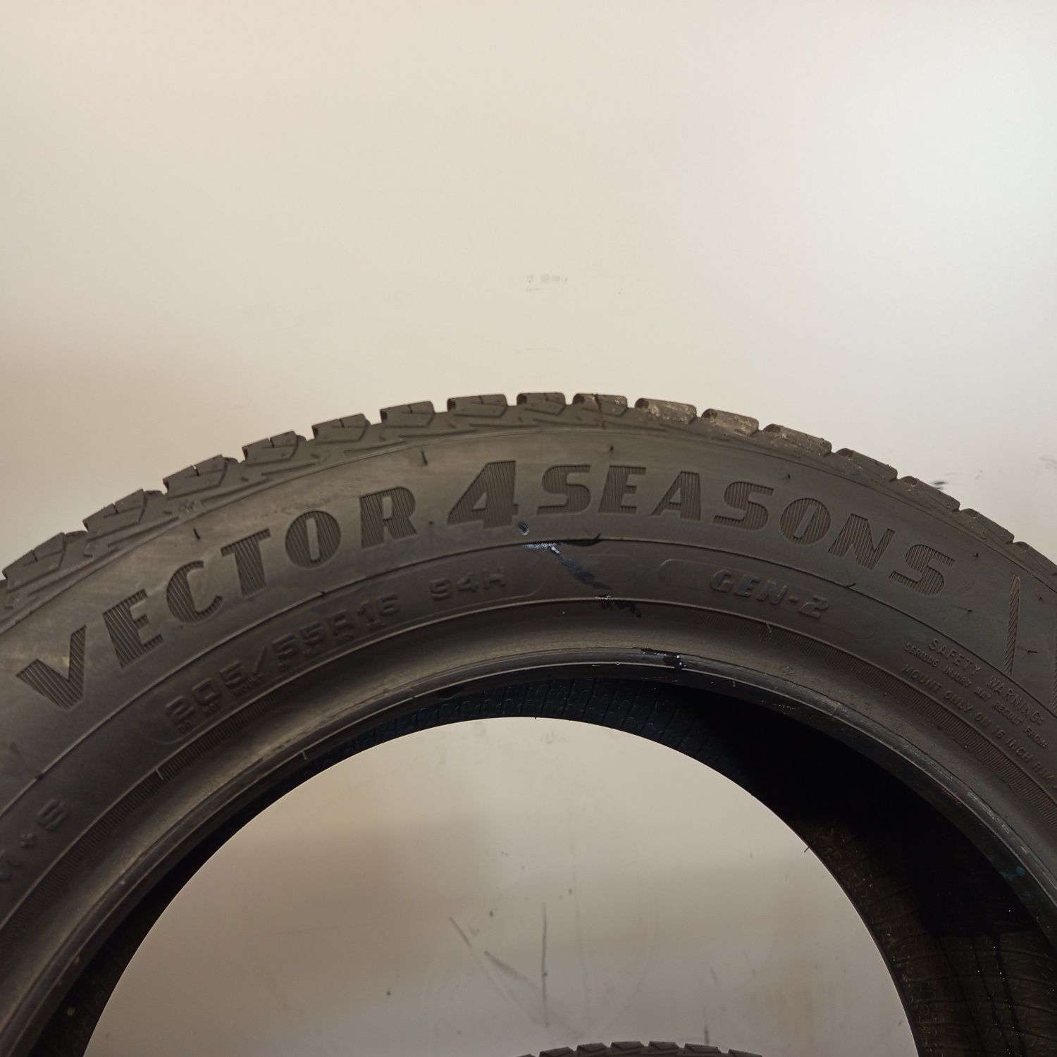 205/55R16 Goodyear Vector 4Seasons