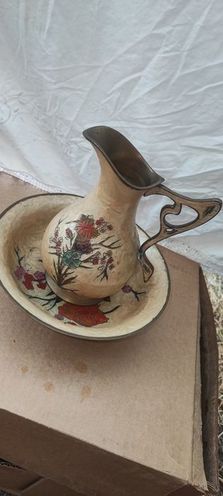 Jarra e prato em  bronze