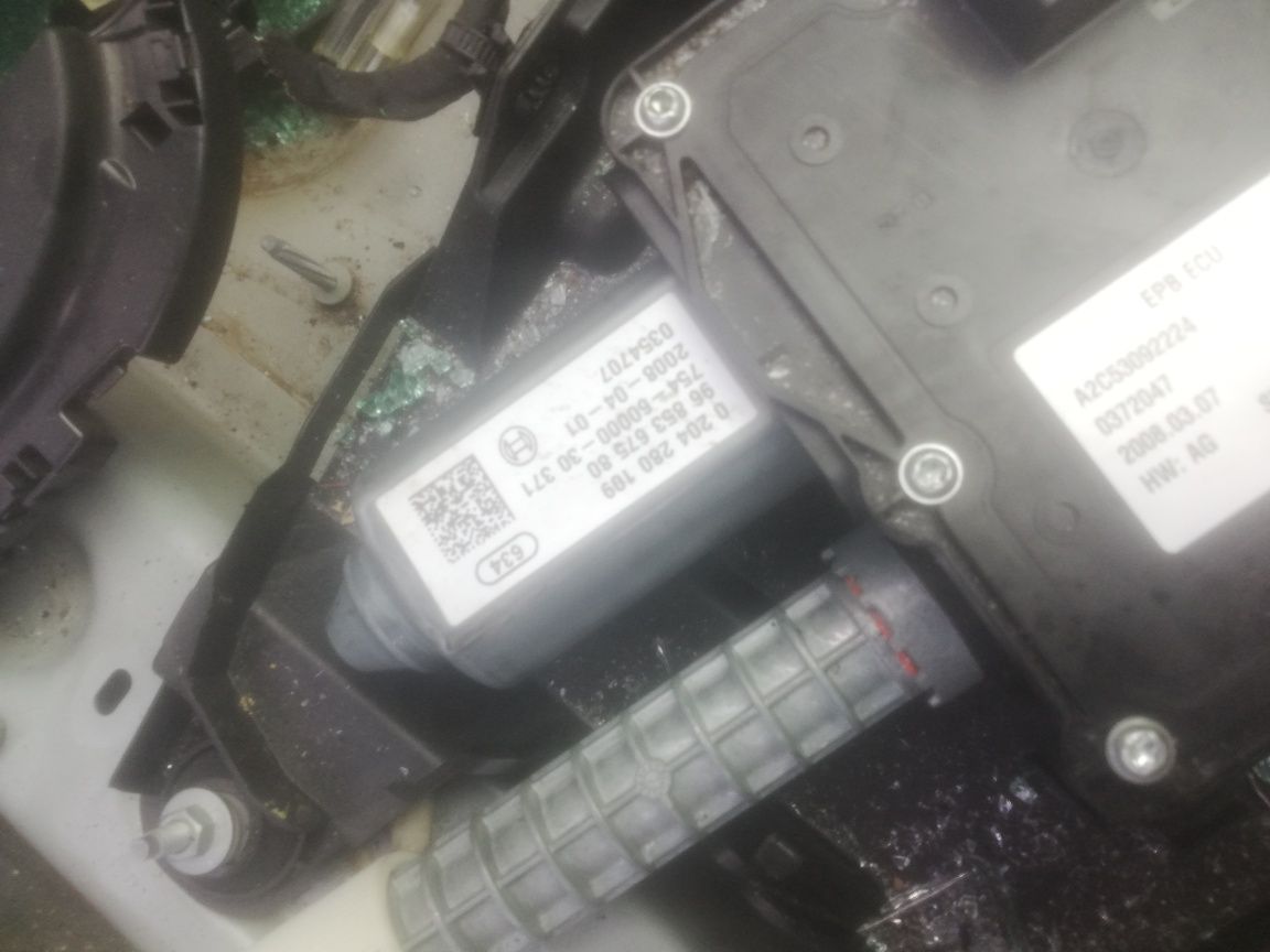 Mechanizm hamulca ręcznego Citroën C 4