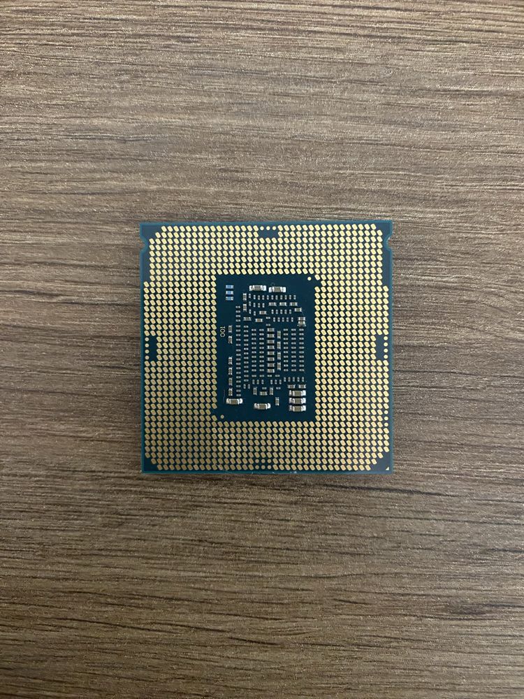 Procesor i3 8100