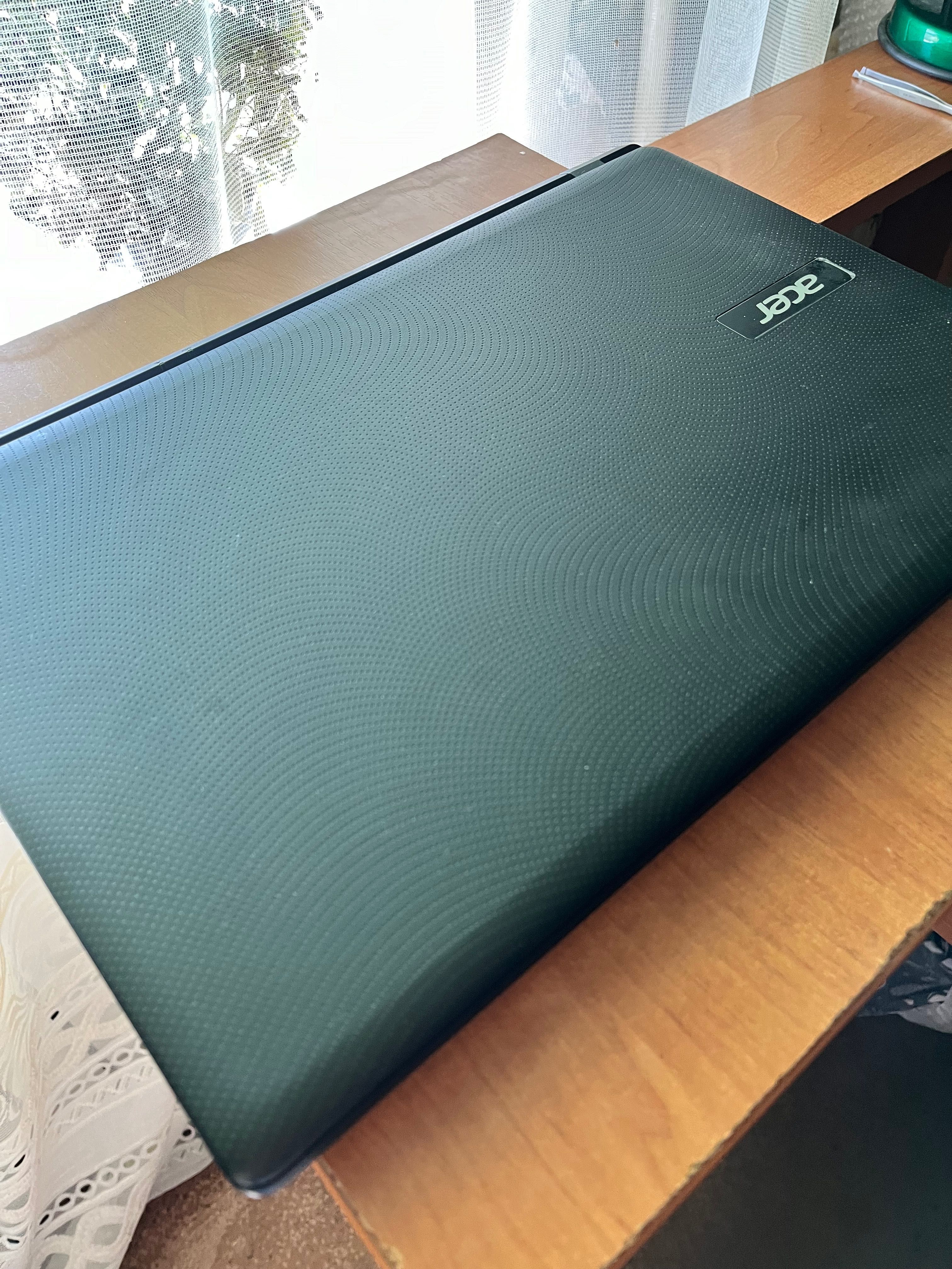 Ноутбук Acer Aspire ES 15 500GB HDD 4GB memory