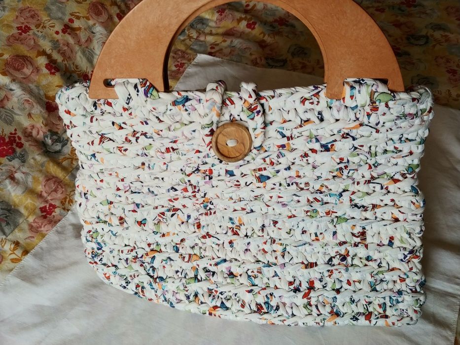 Malas feitas manualmente em tricot