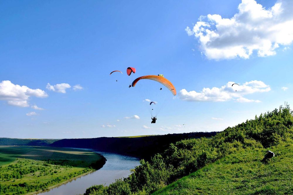 Політ на параплані-тандемі з інструктором біля Івано-Франківська