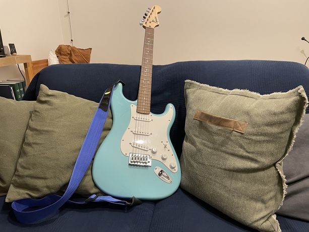 Gitara elektryczna Fender Squier bullet stratocaster jasno niebieska