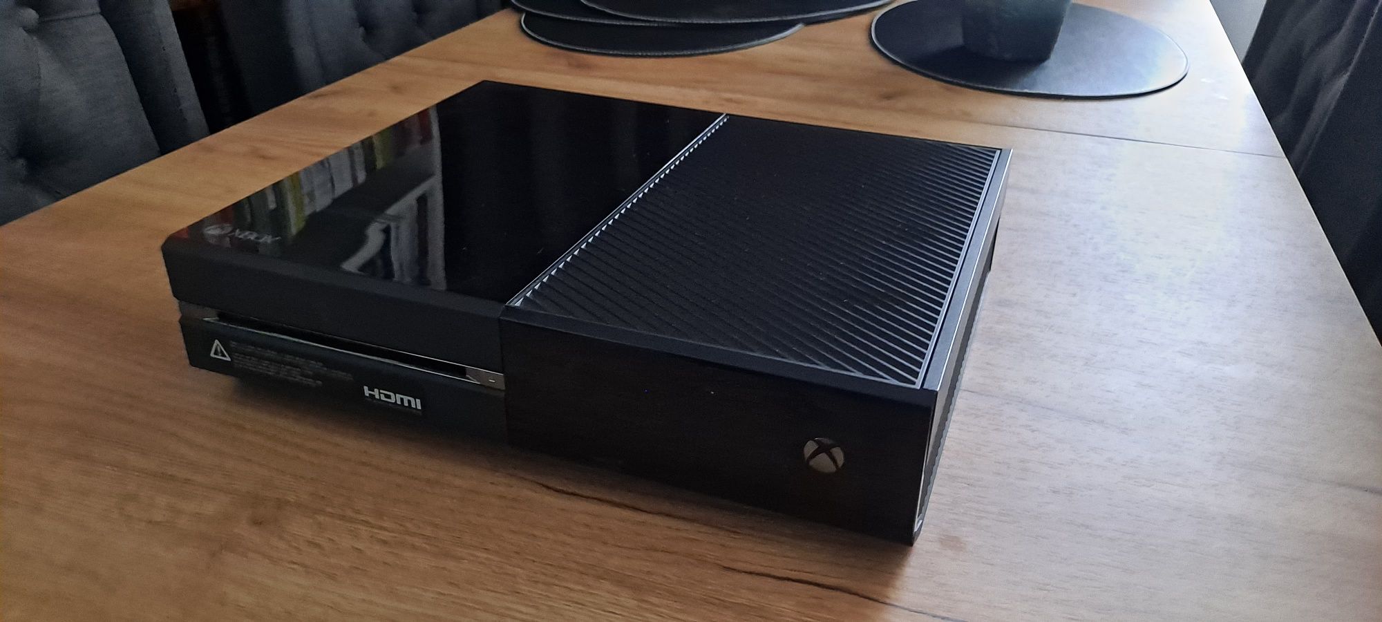 Xbox One 500 GB + kinect + gra + art box Sniper