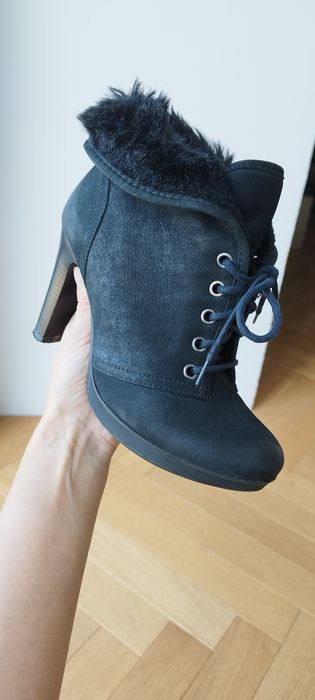 Czarne botki z kożuszkiem 35 wiązane nubuk