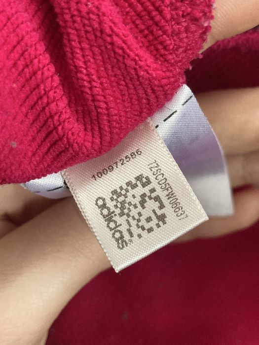 адідас в рожевому кольорі