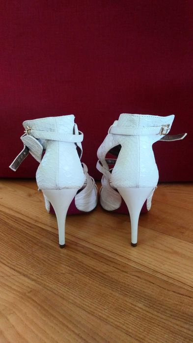 Buty na obcasie RUNWAY Collection NEXT