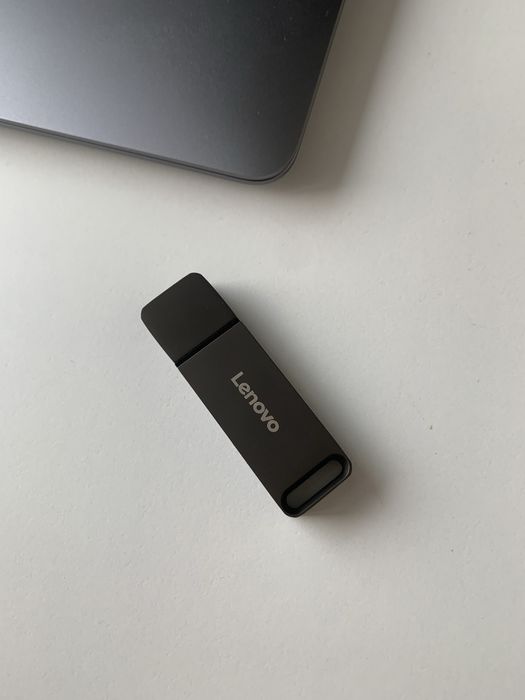 SSD диск, USB флешка Lenovo на 64TB.