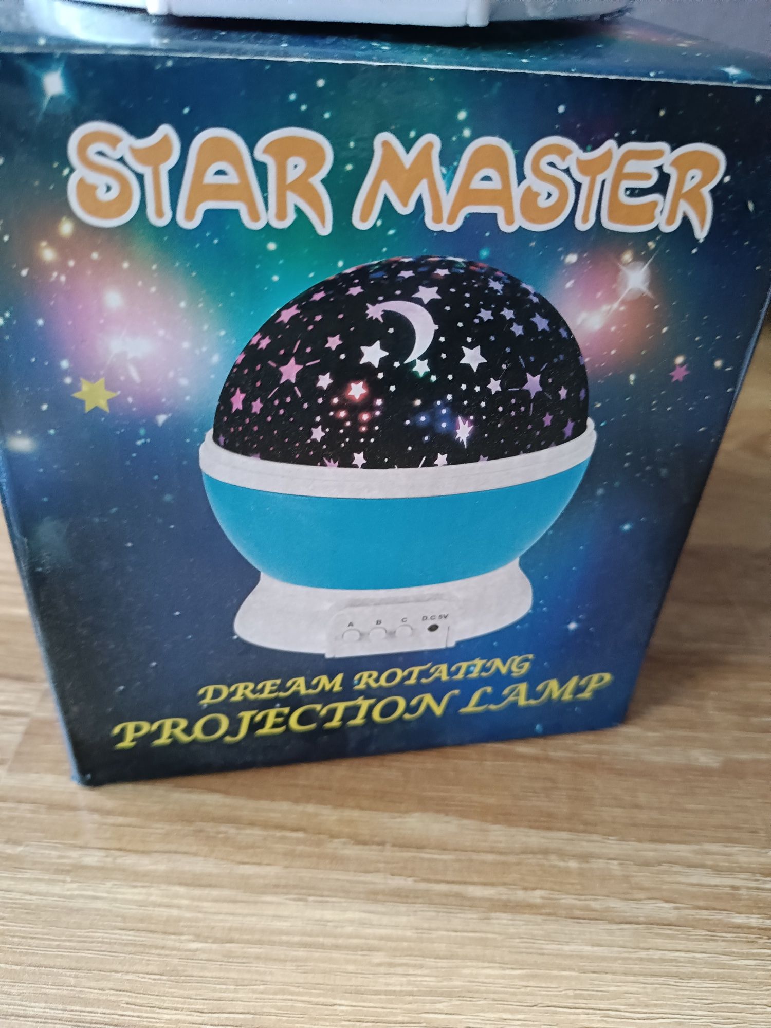 Lampka nocna, niebo, gwiazdy