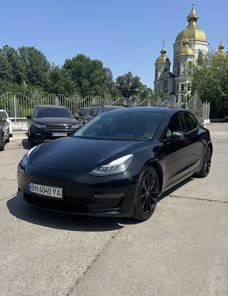 Аренда Авто Tesla 3 два мотора. Прокат Тесла Днепр