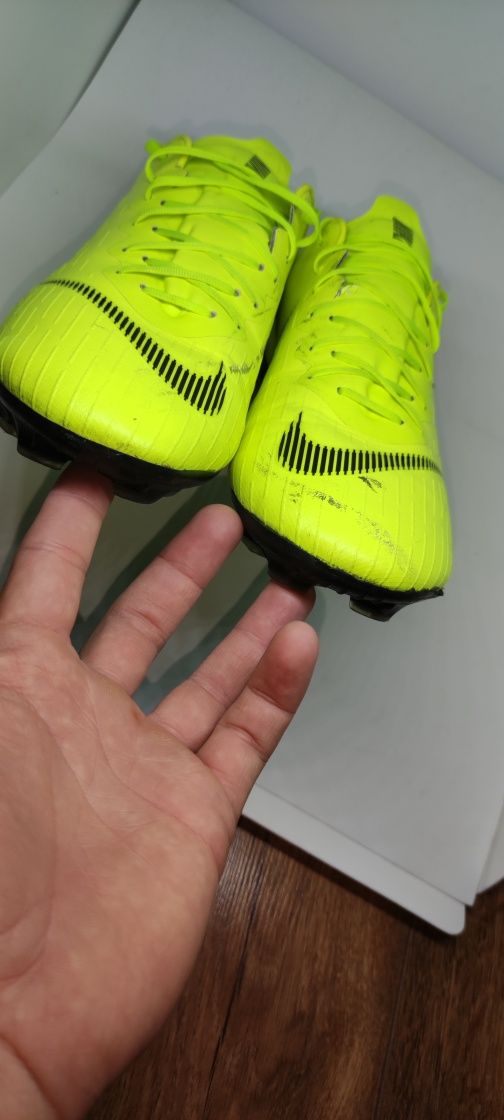 Używane korki pół profesjonalne Nike Mercurial Vapor 12 PRO FG roz. 45