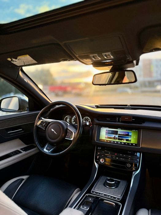 Jaguar XF Sport 3.0 380KM