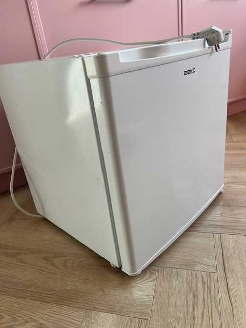 Lodówka Beko BK7725 – cicha, pojemna, w świetnym stanie!