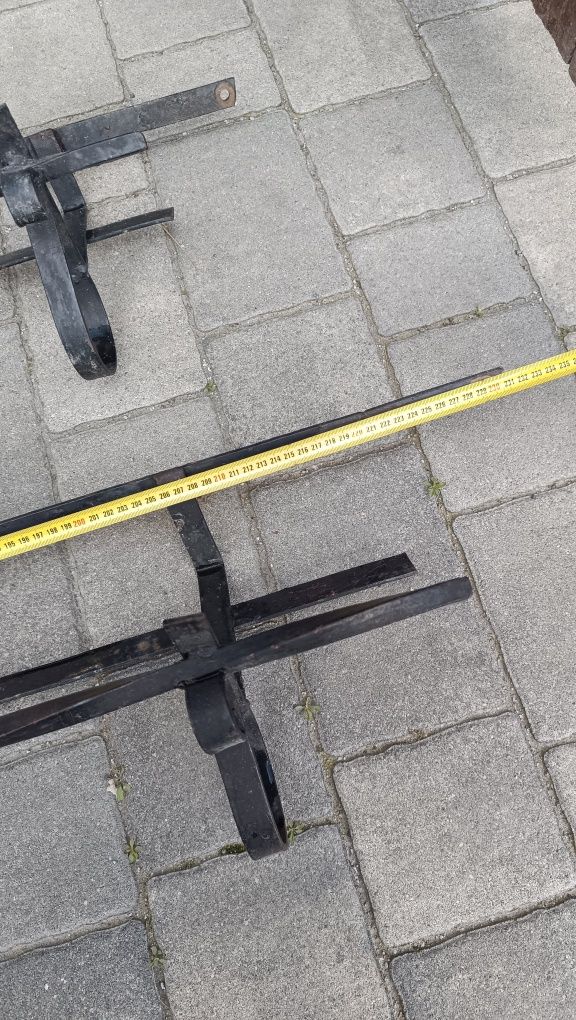 Metalowy kwietnik pod okno kute kwietniki gięte wiszące na dwór
