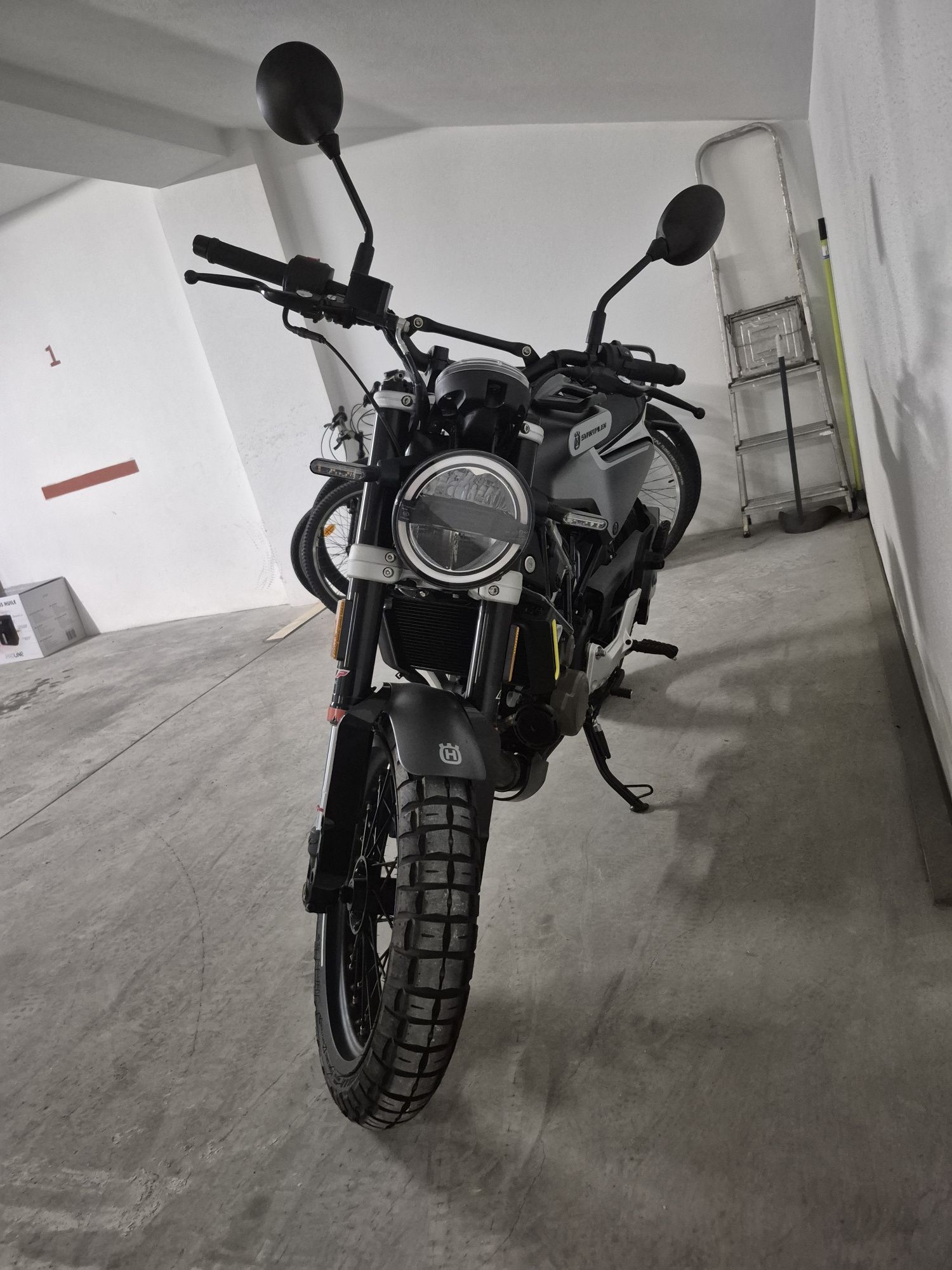 Husqvarna Svartpilen 125