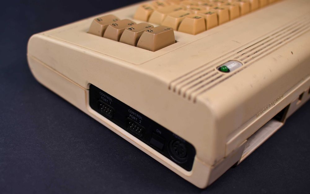 Commodore 64 + Gra Atari 2600 Pac-Kong