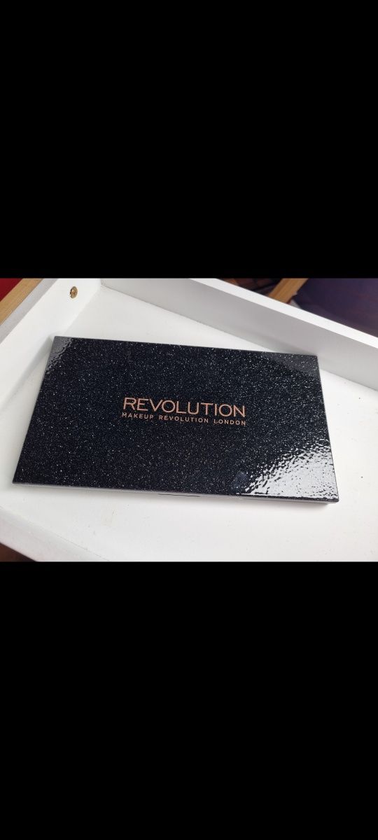 Makeup Revolution Life on the Dance Floor Sparkles