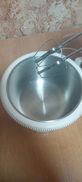Электро миксер, с чашей Saturn