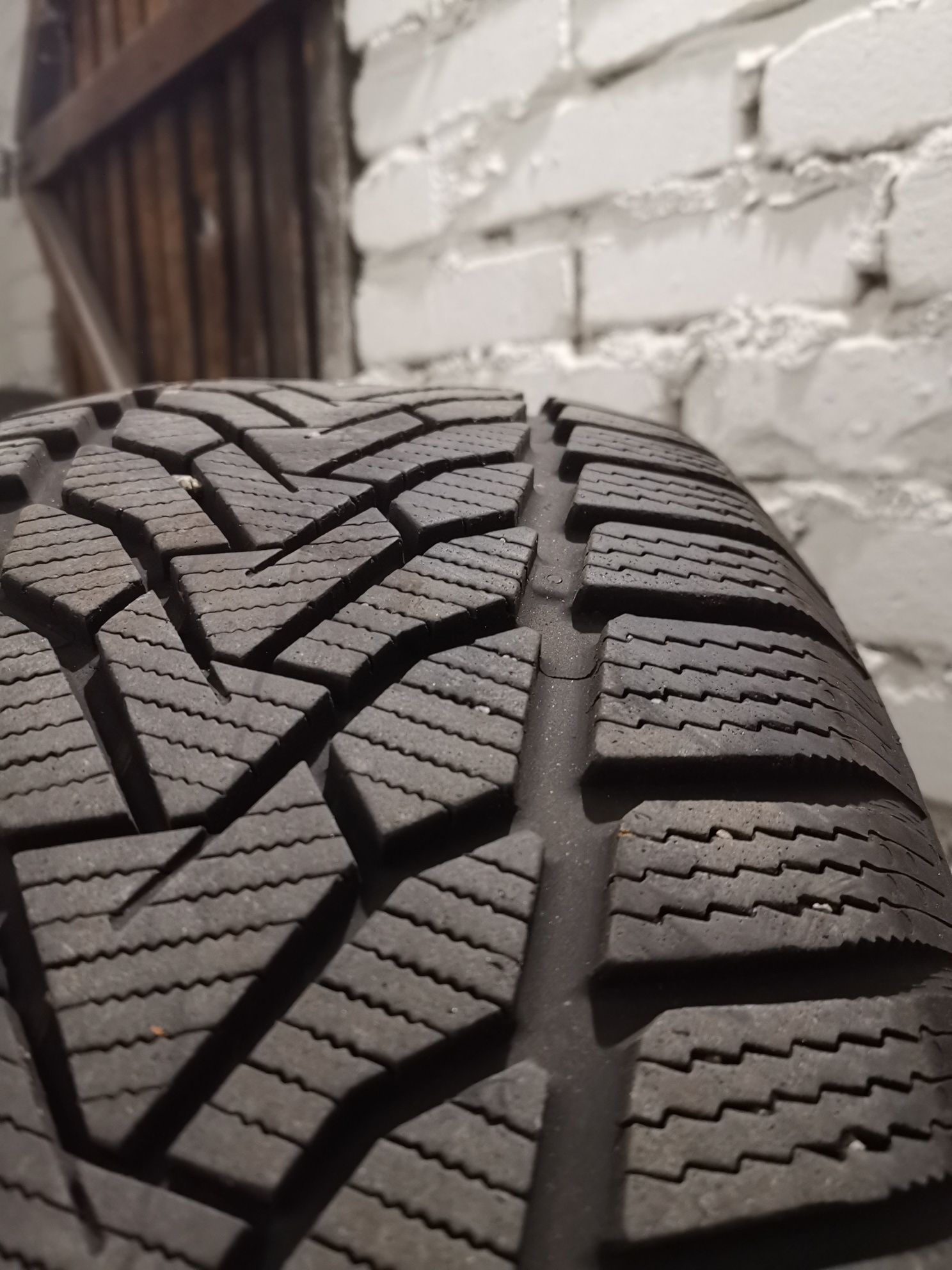 Opony zimowe Uniroyal 225/55/R17