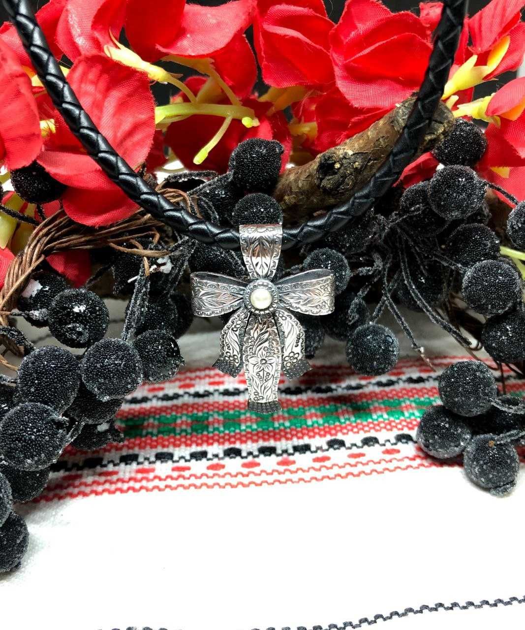 Хрест "Рушник"  в етнічному стилі у вигляді рушника з перлиною.