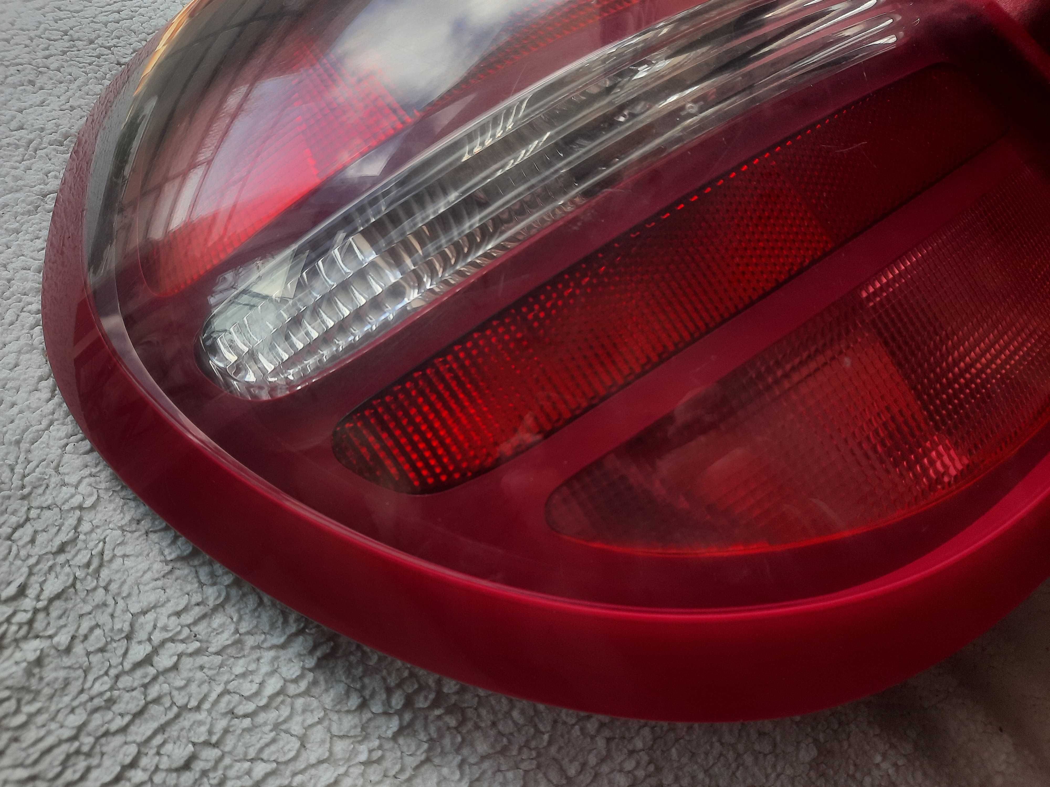 Farol traseira esquerda Nissan Almera Ano2001