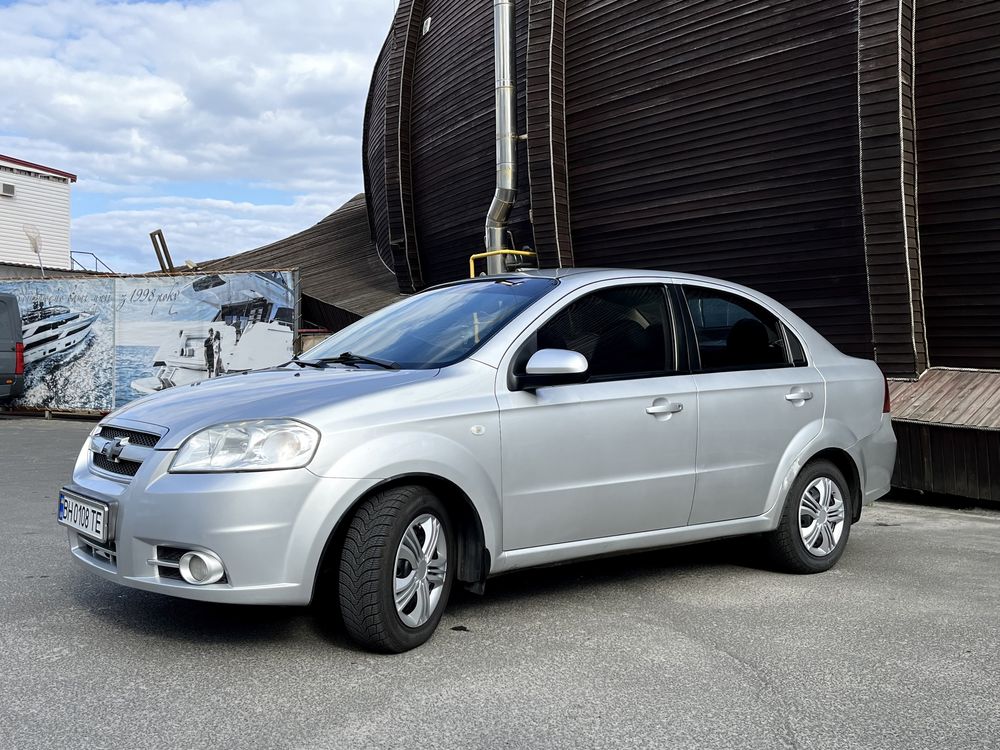 Продам свой Chevrolet aveo Т250 1.6 2008 года ( ТОРГ У КАПОТА )