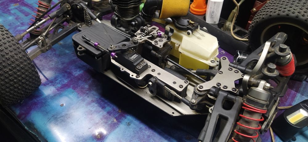 Продам машинку на двс.дистанційному управлінні 6000 грн