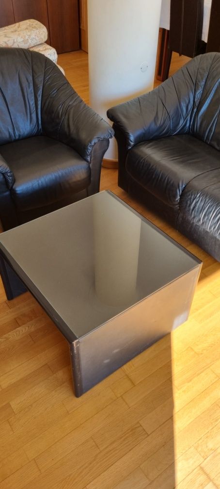 Conjunto sofá, 2 poltronas e mesa de centro