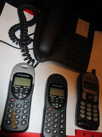 4 telefones e telemóveis antigos