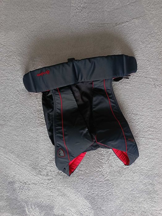 Cybex Yema Click Nosidełko Ergonomiczne Victory Black - Ferrari