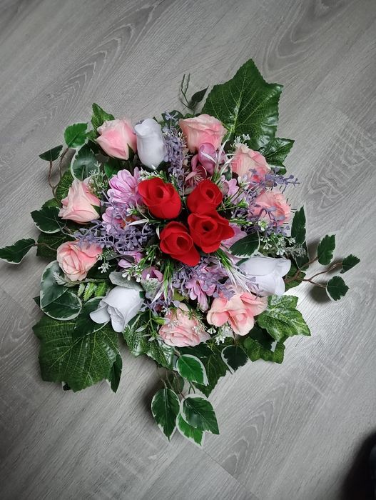 Wiązanka nagrobna z róż