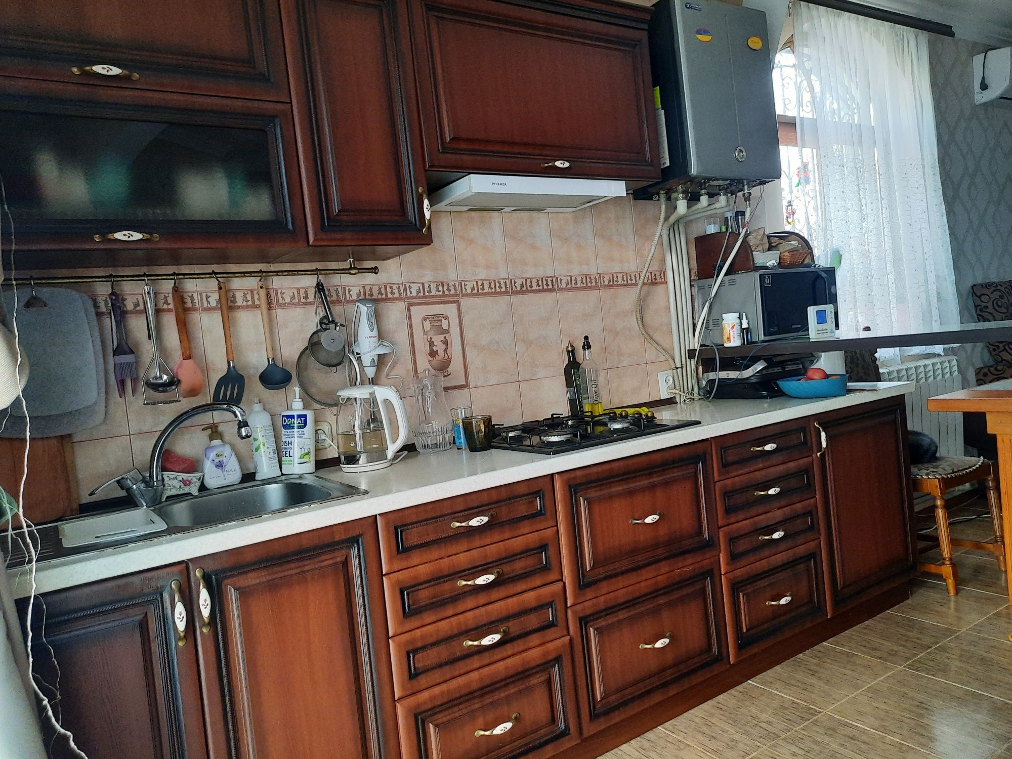 Продам  половину будинку в центрі від власника може підійти під бізнес
