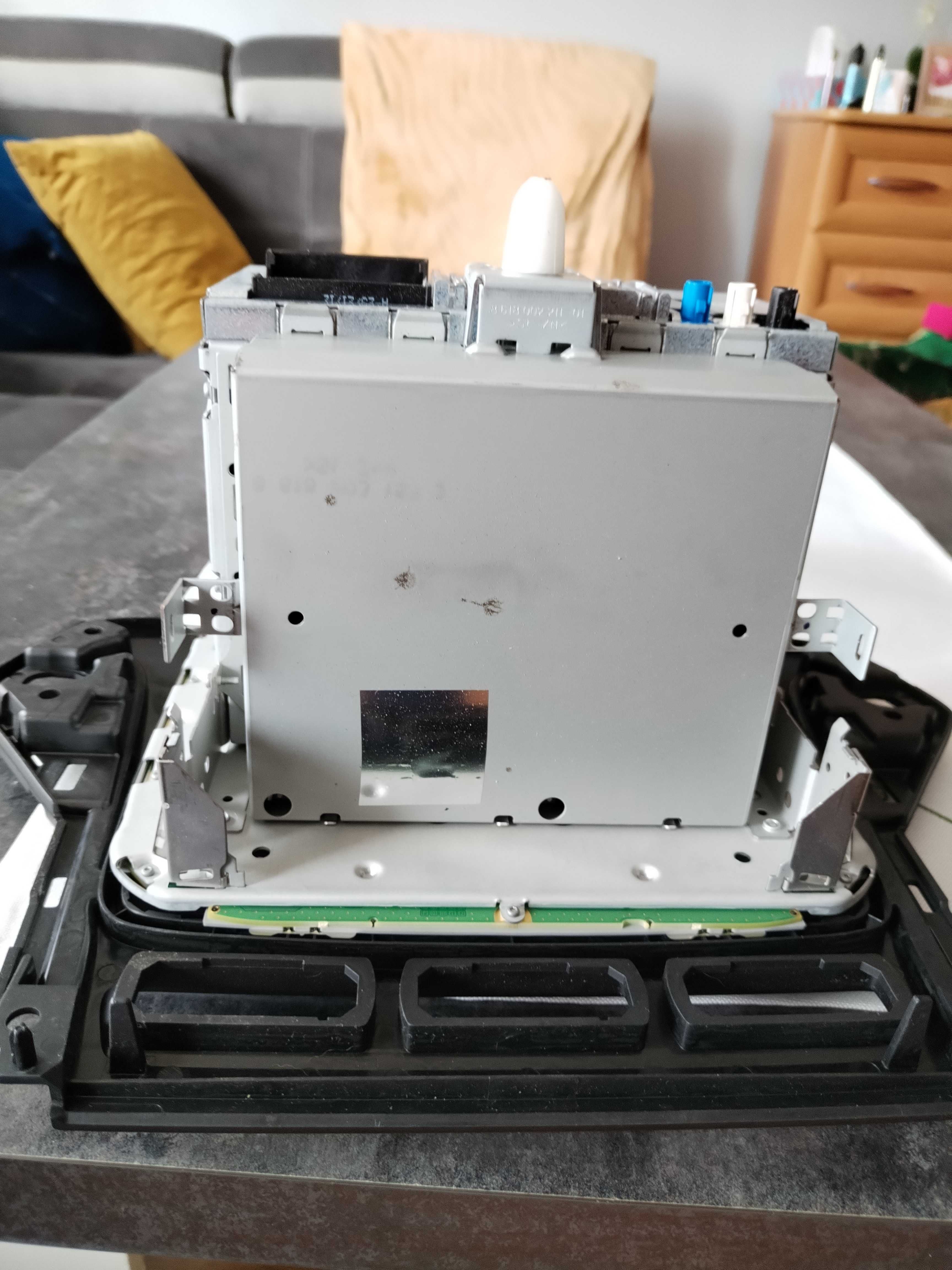Ford Mondeo mk4 lift radio.