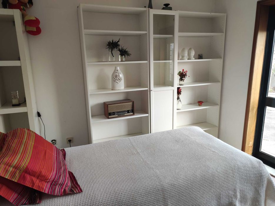 Quarto individual muito amplo,com luz direta