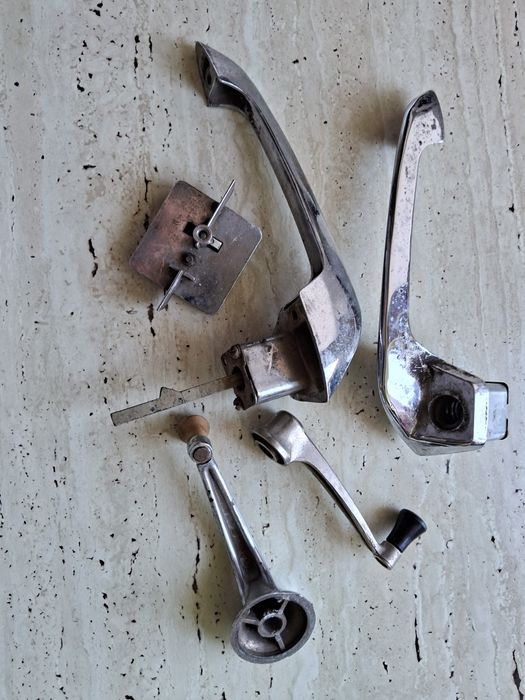 Дверные ручки от раритетных авто.