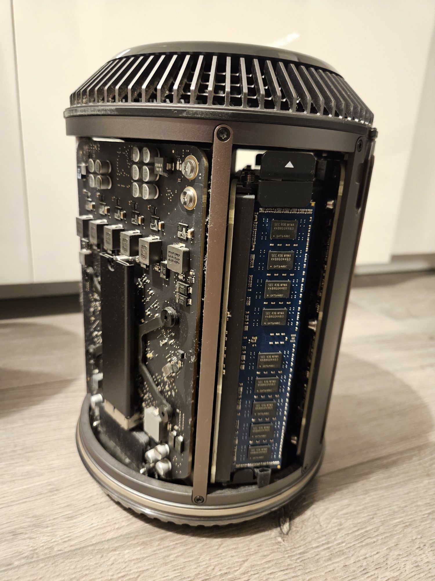 Apple Mac PRO 6.1 a1481 XEON 6-core 256/64GB