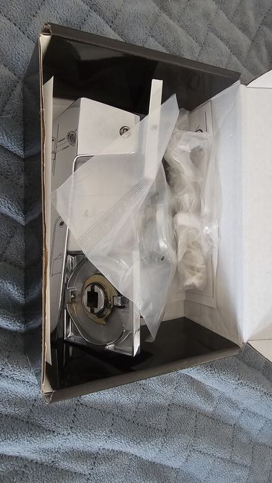 Klamki Infinity Line ICE KCE 700 srebrna chrom klucz łazienka 8 sztuk