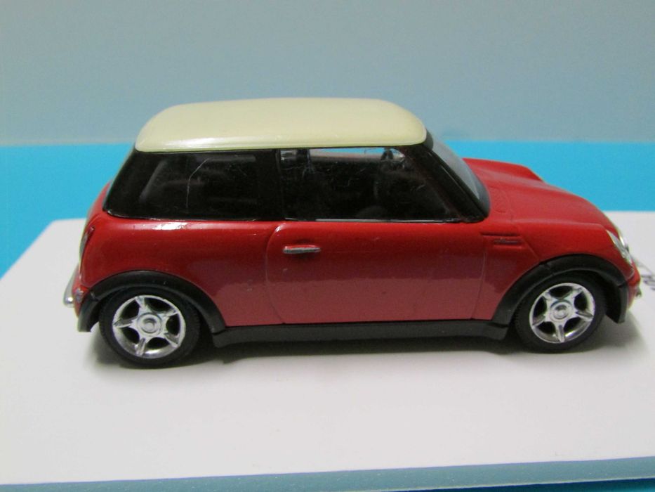 new Mini (2001) - Miniatura Solido escala 1/43