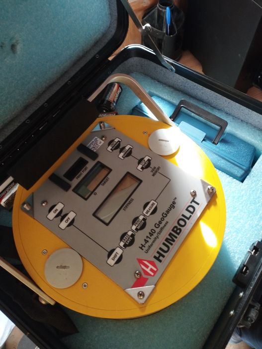 Прилад для заміру вологості землі Humblond