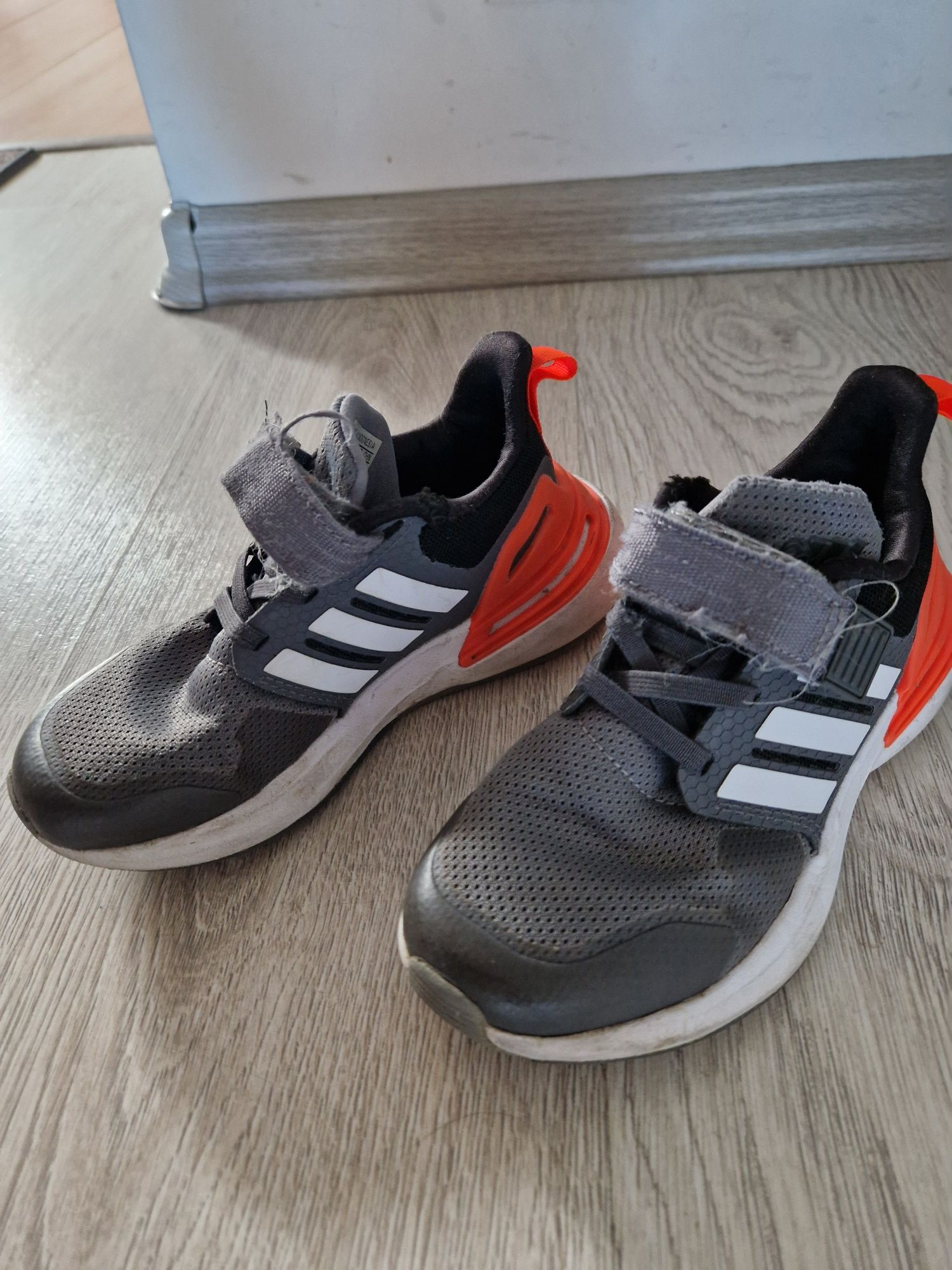 Buty adidas szare roz. 28