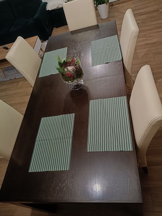 Sprzedam stół z krzesłami