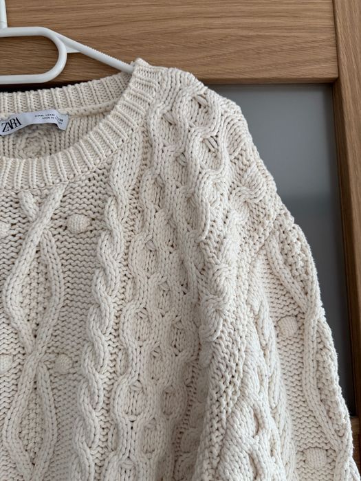 Sweter Zara warkocze