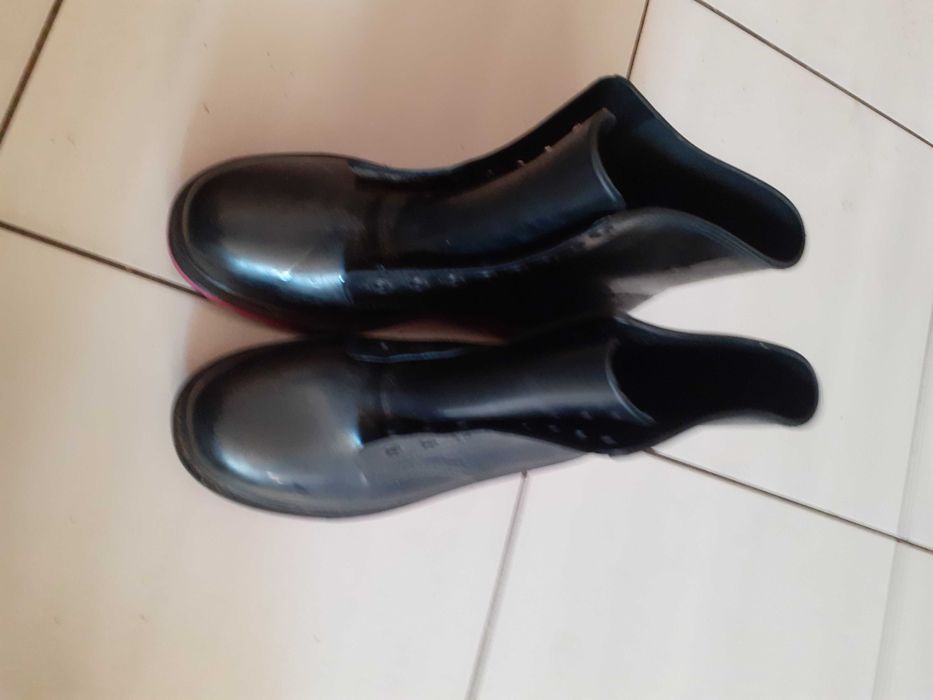 Sprzedam lub zamienię gumowe buty rozmiar 38