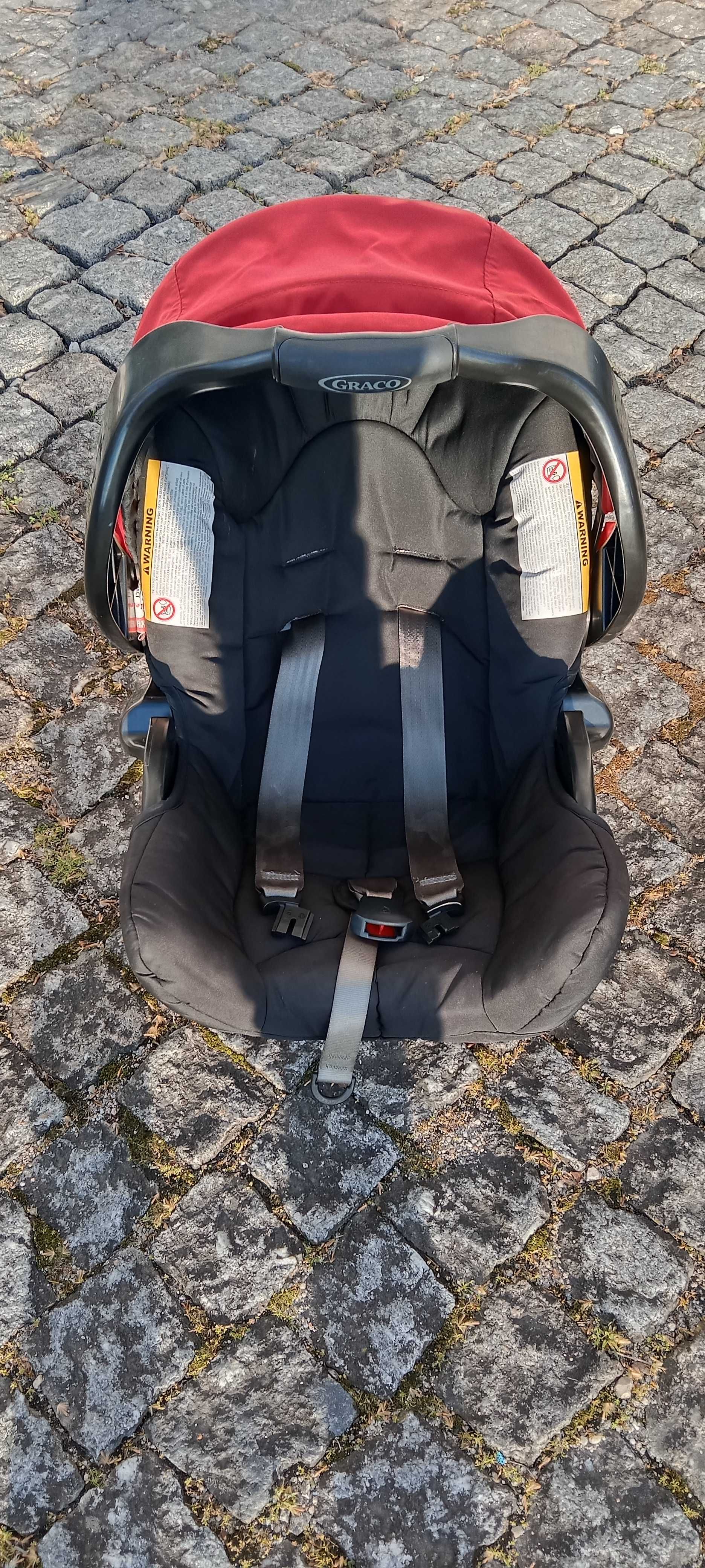 Carrinho de bebé com baby coq
