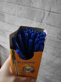 Długopisy czerwone i niebieskie